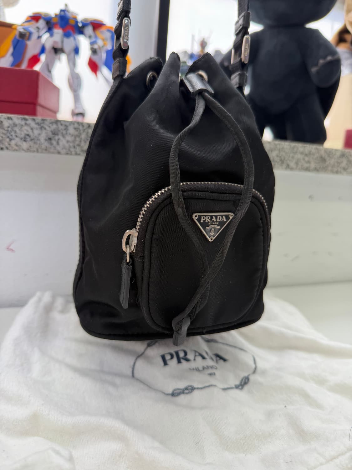 정품) 프라다 미니 블랙 버킷백   상품이미지2