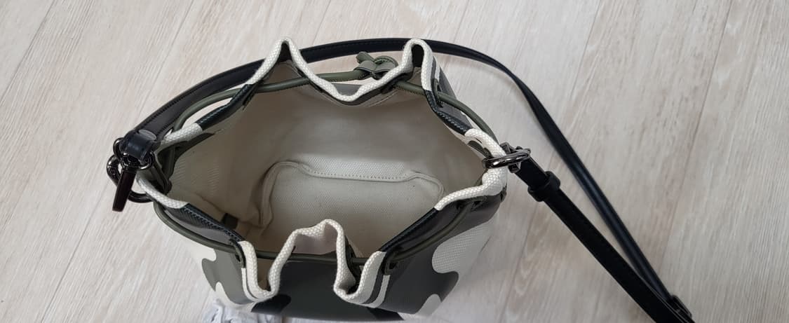 (중고)버버리 그린 카모플라쥬 코팅 캔버스 포이베 드로스트링 파우치 상품이미지7