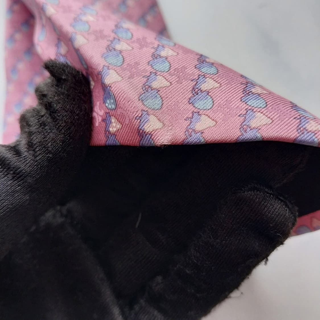 셀린느 핑크 딸기 모티브 패턴 넥타이 8.9cm A+~A등급 K2436
 상품이미지9