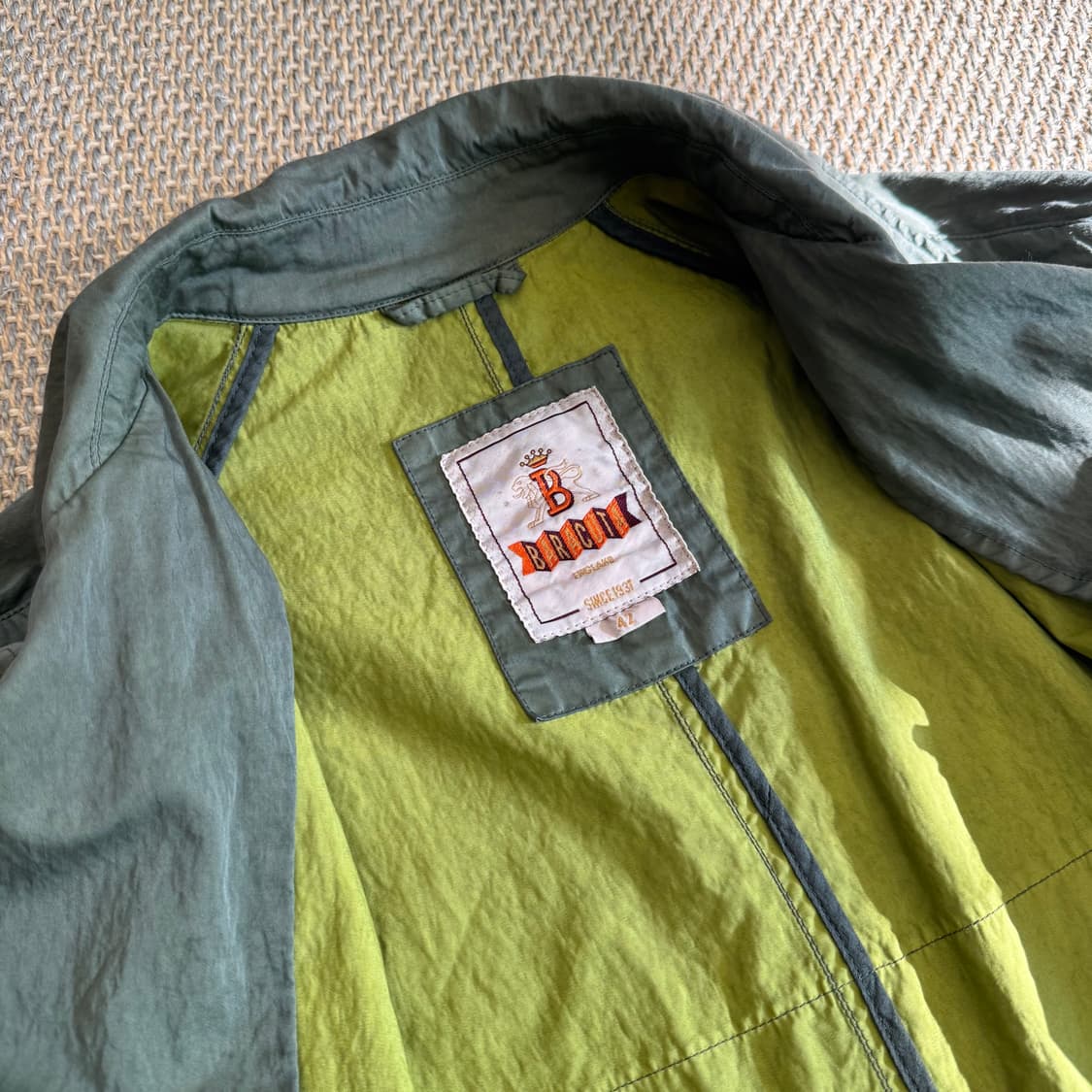 Baracuta 바라쿠타 경량 테크원단 방수 방풍 필드 코트 베이지그레이 상품이미지4