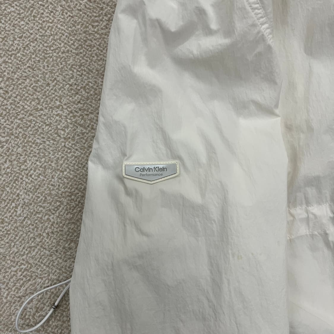 [L] 캘빈클라인 퍼포먼스 허리 스트링 후드 바람막이 자켓 4127 상품이미지6