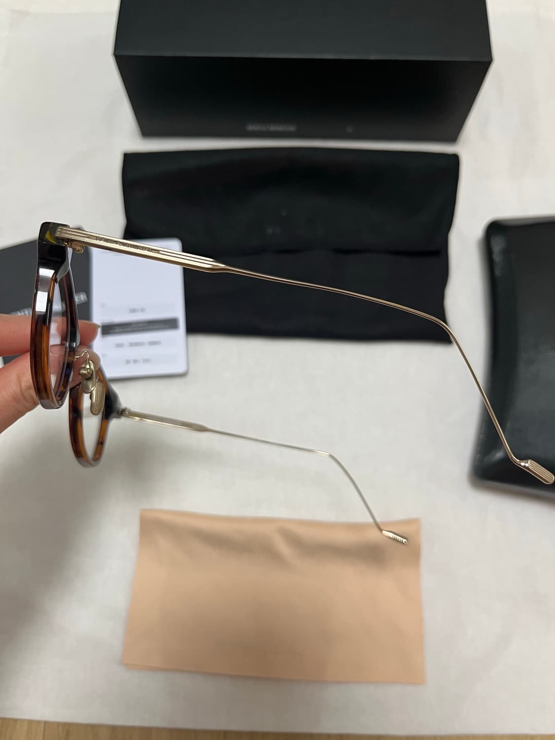 젠틀몬스터 EDDY-B4 안경 상품이미지4