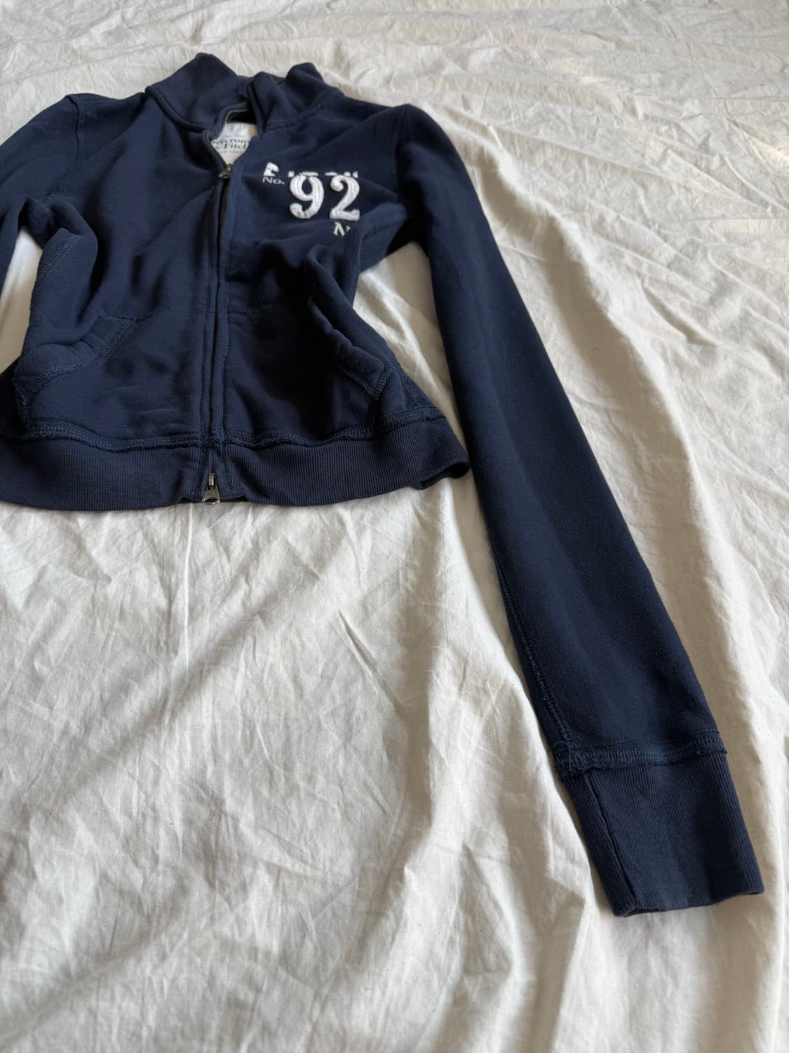 네이비 아베크롬비 y2k 2000’s 세미크롭 딱붙 투웨이집업 상품이미지4