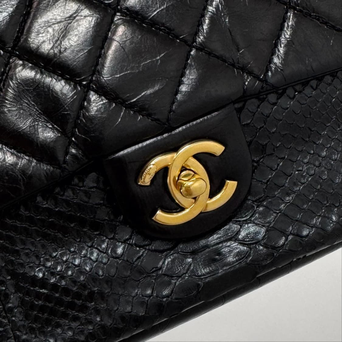 [감정완료] 샤넬 파이톤 체인 숄더백 블랙 상품이미지7