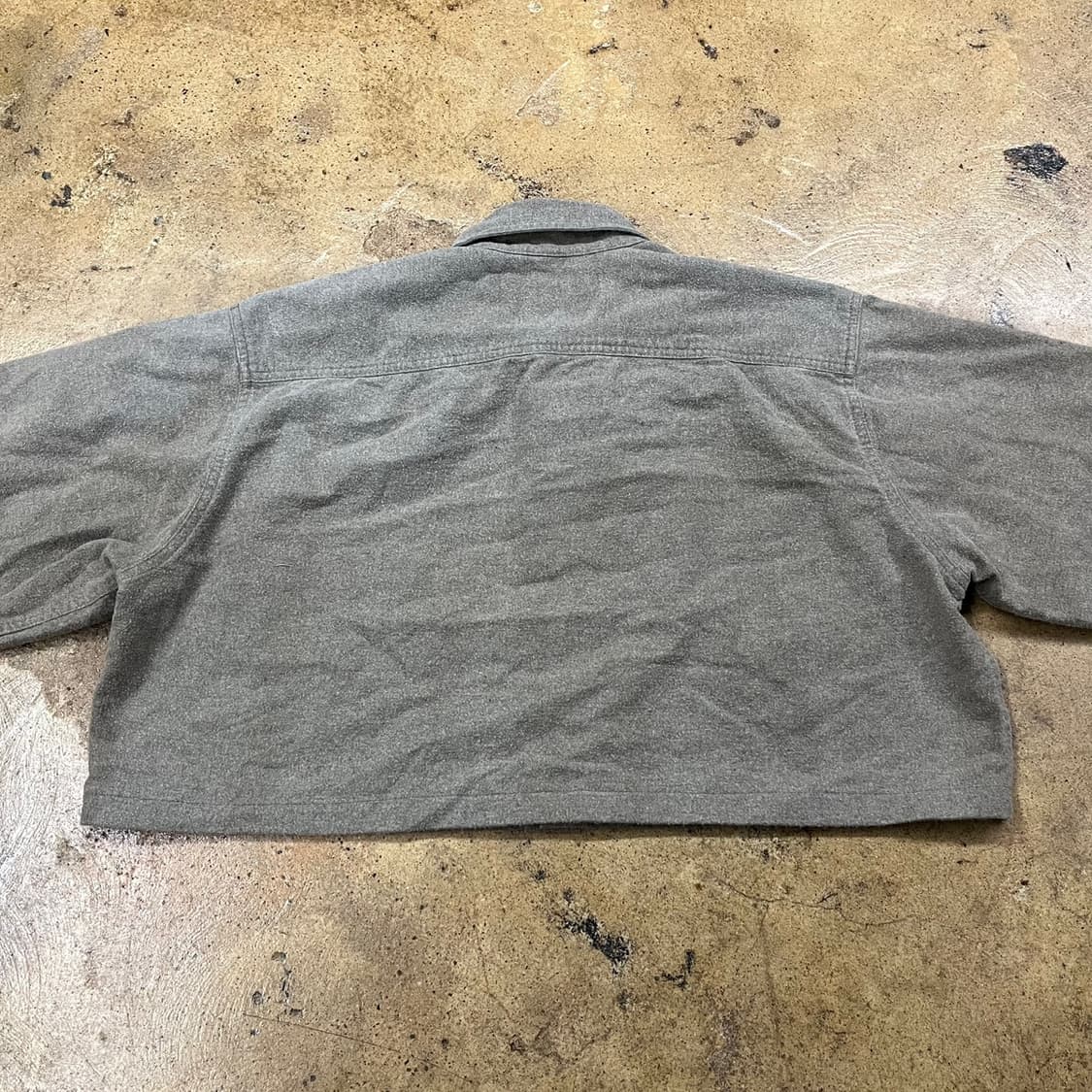 칼하트 베이지 크롭 셔츠  상품이미지4