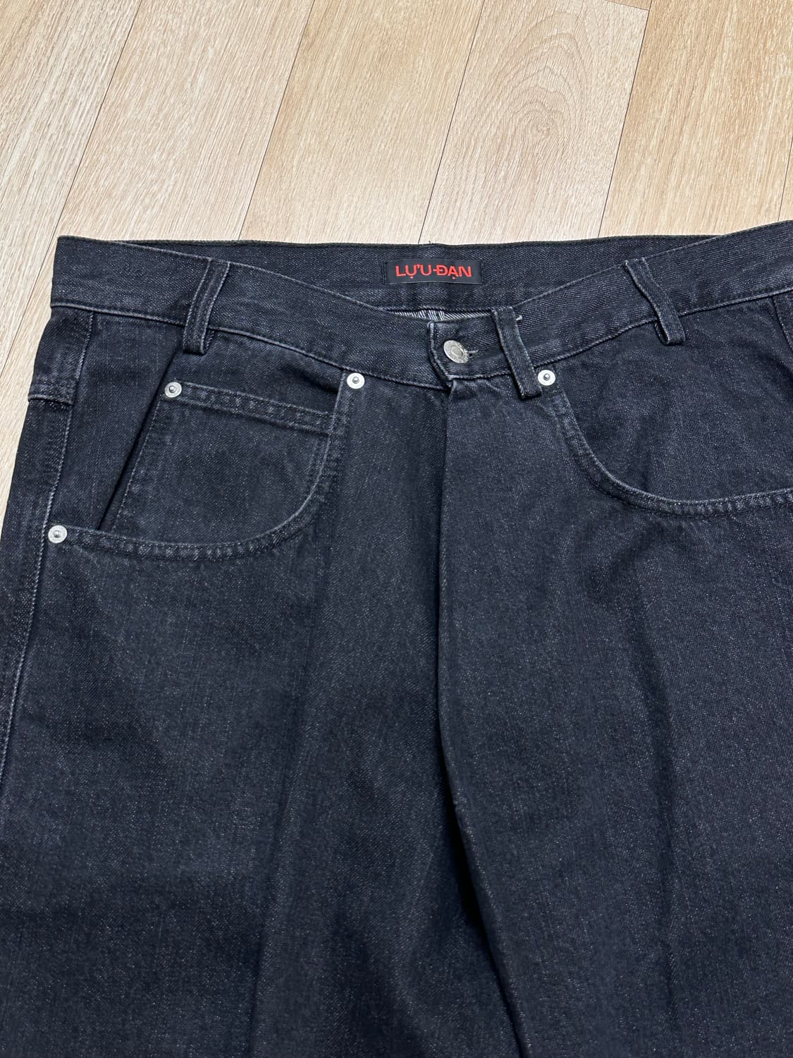 [32] 루단 플리츠 데님 팬츠 블랙 상품이미지5