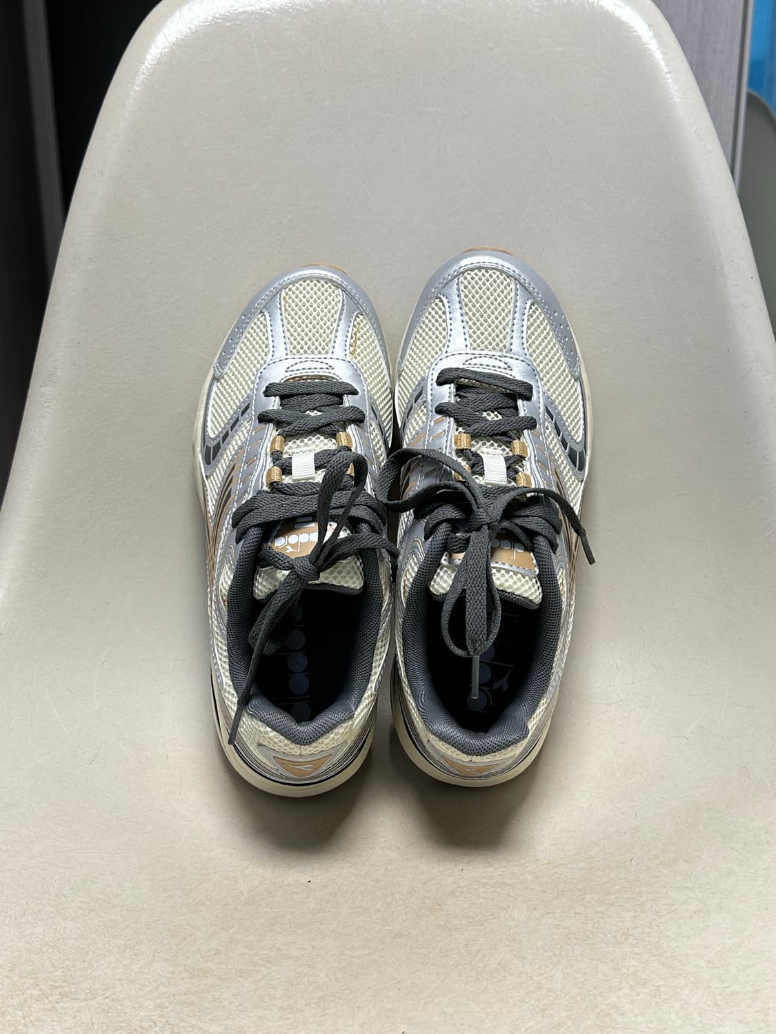 디아도라 스니커즈 상품이미지1