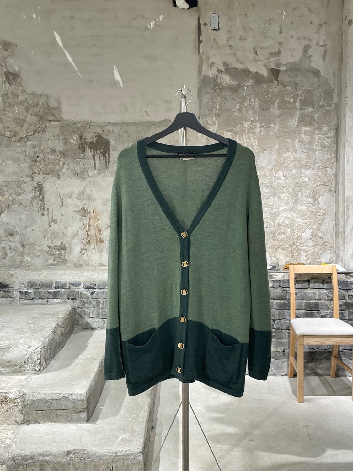 살바토레 페라가모 라이트 그린 금장 버튼 울 가디건 상품이미지1