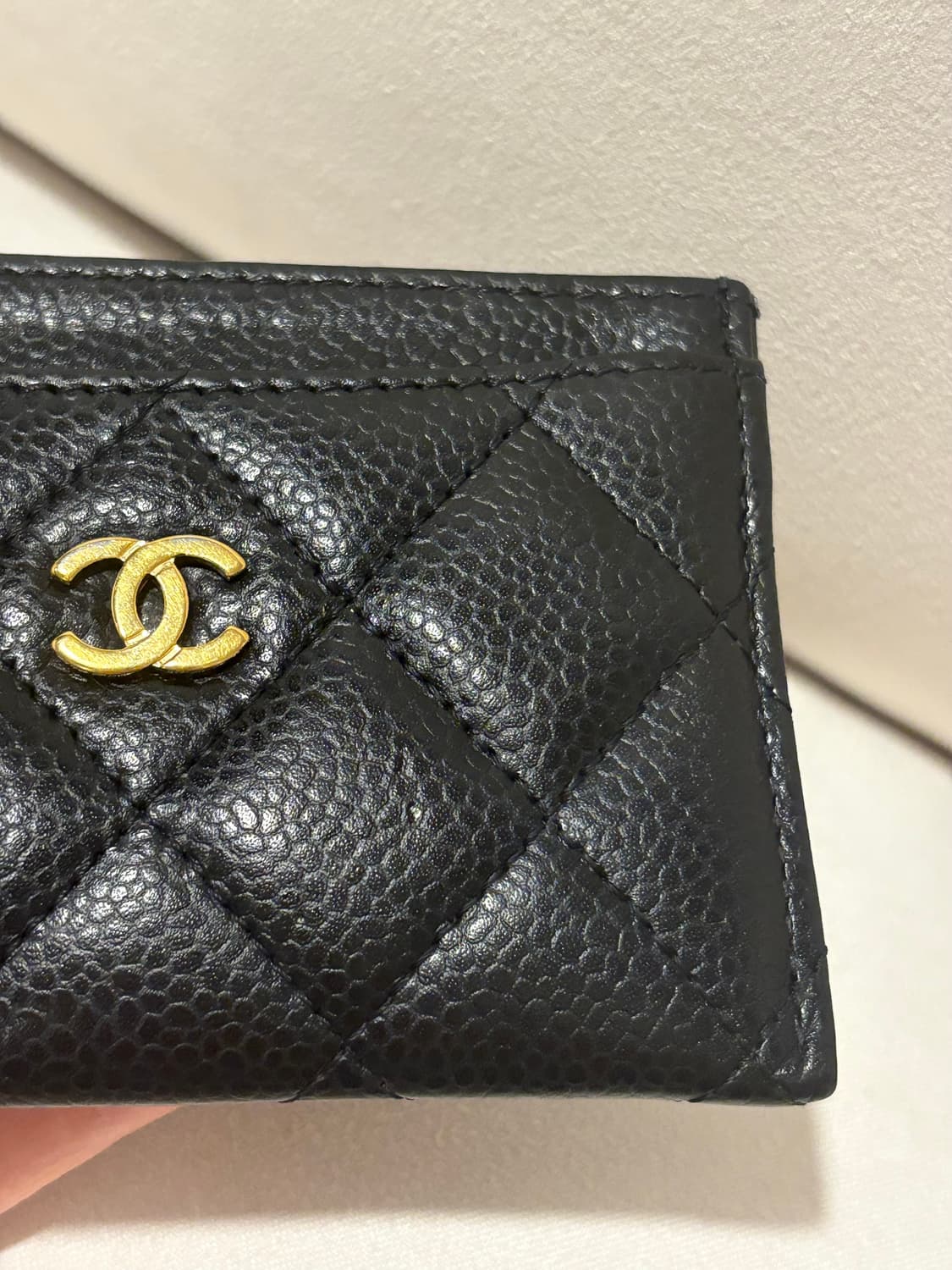 샤넬 클래식 캐비어 금장 카드지갑 상품이미지4