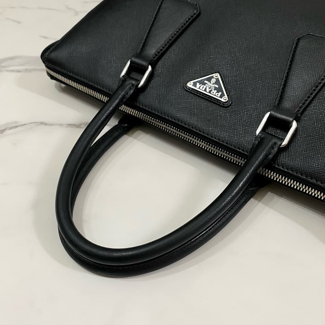 프라다 사피아노 레더 삼각로고 남성 토트백 서류가방 블랙 2VG078 상품이미지8