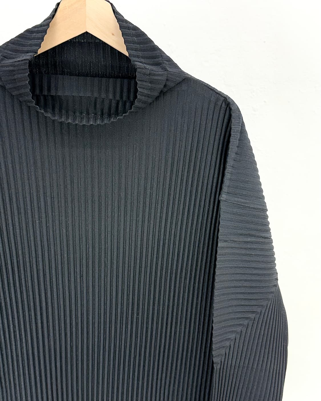 이세이 미야케 옴므 플리세 블랙 하이넥 슬리브리스 셔츠 상품이미지3