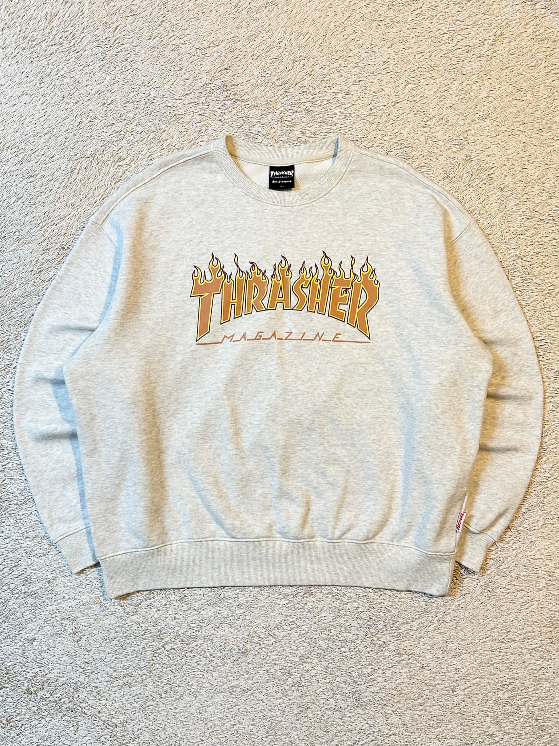 트레셔 THRASHER 플레임 로고 맨투맨 오트밀 상품이미지1