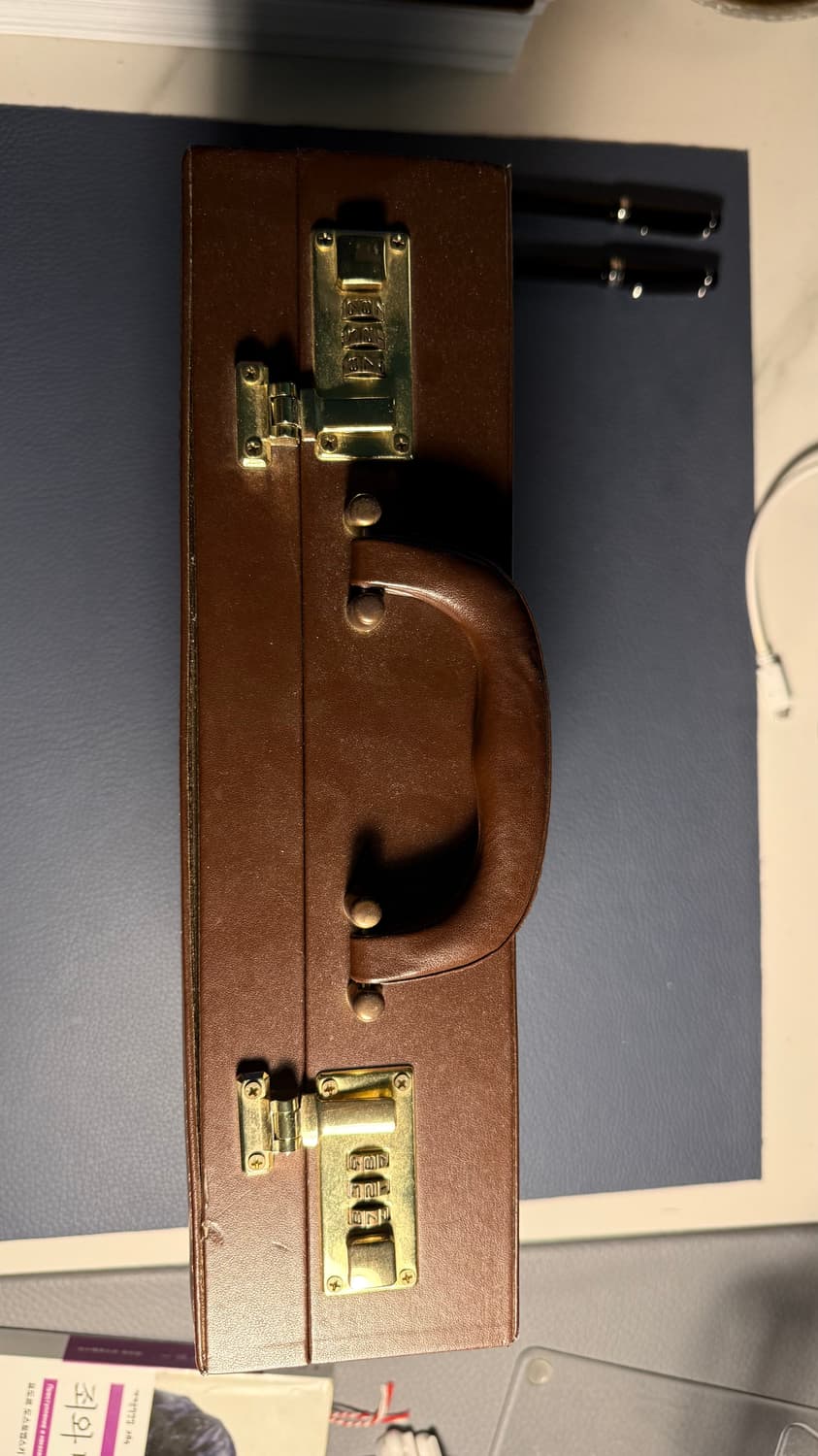 Travis scott utopia 브리프 케이스 상품이미지2