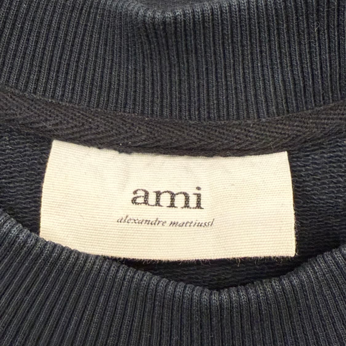 [정품] 아미 스몰 하트 블랙 맨투맨 b17 상품이미지5