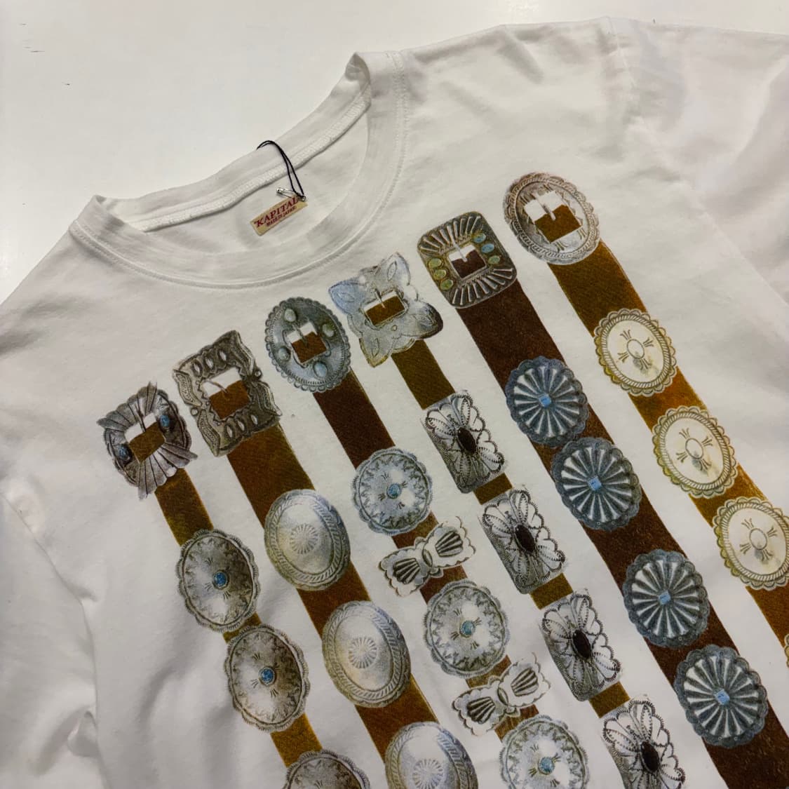 [4] 캐피탈 벨트 프린팅 긴팔 롱슬리브 티셔츠 화이트 C537 상품이미지3