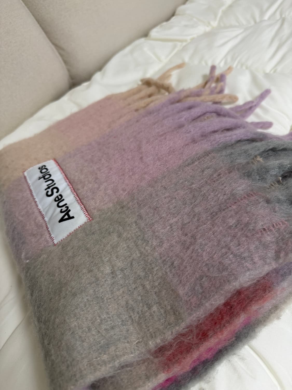 아크네 스튜디오 모헤어 헤비 내로우 헤비 울 머플러 상품이미지4