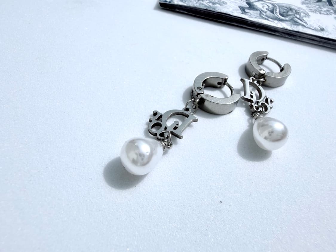디올 실버 진주 드롭 이어링 상품이미지3