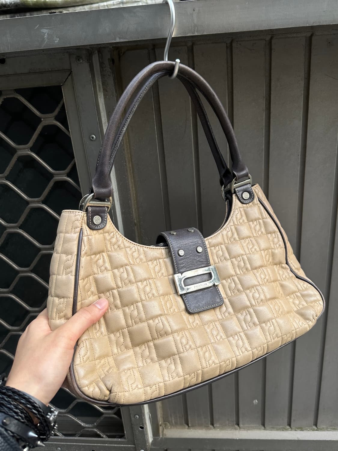 Renoma vintage embossed leather stud bag 상품이미지3