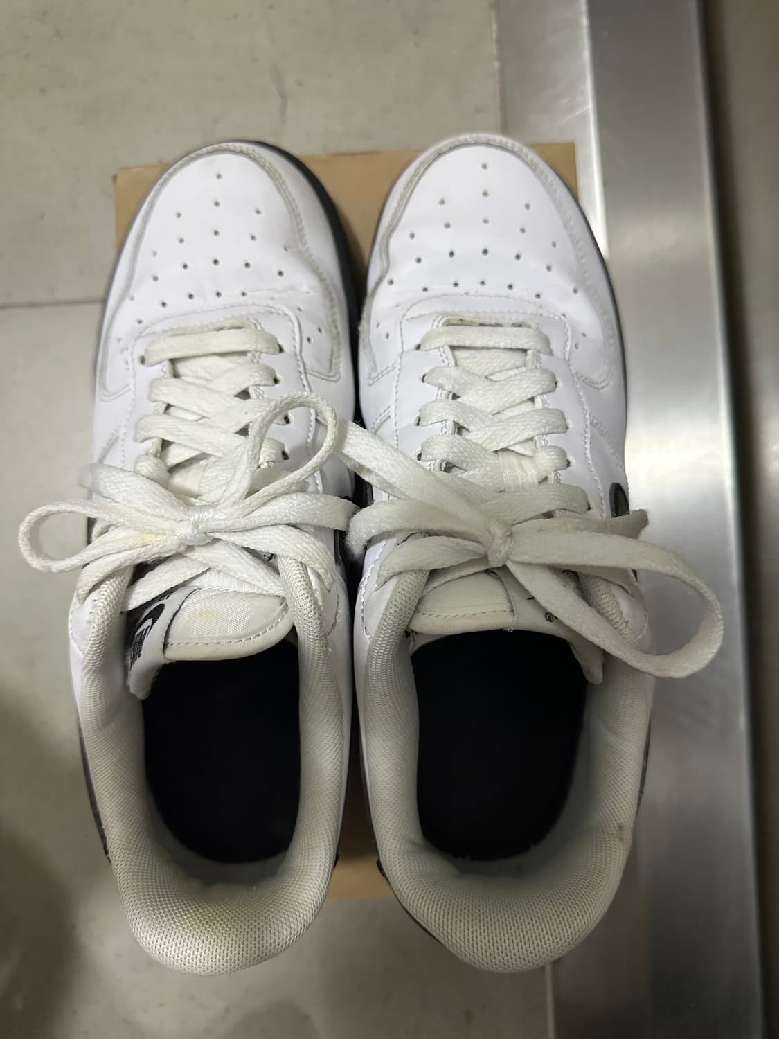 나이키 에어포스 화이트블랙 240사이즈 상품이미지2