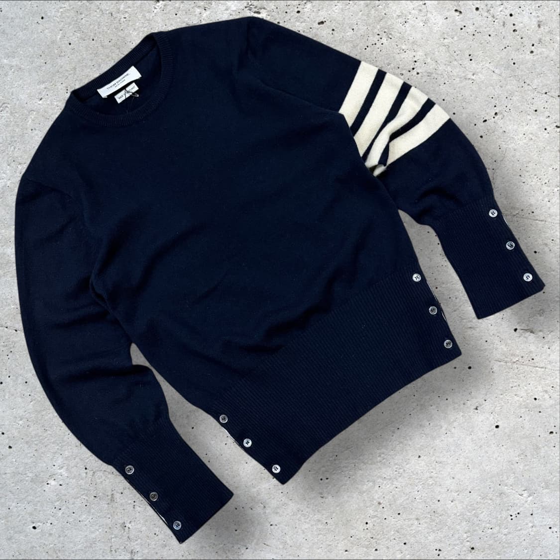 [46] 톰브라운 우먼 캐시미어 네이비 니트 4선 완장 B700 상품이미지1