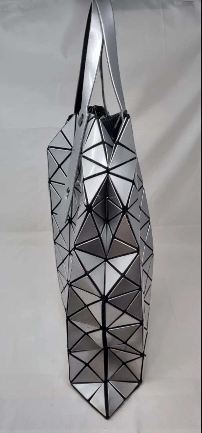 정품 바오바오 이세이미야케 루센트 실버 토트백 상품이미지3