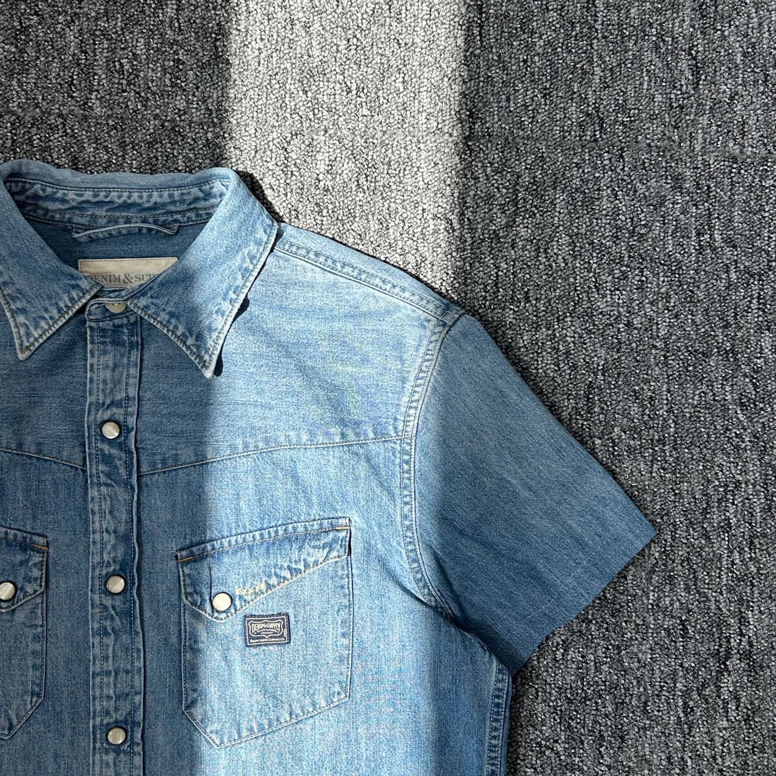 데님앤서플라이 반팔 데님 셔츠 상품이미지2