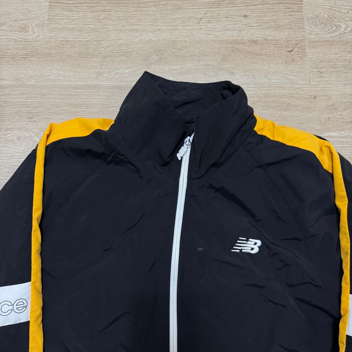 뉴발란스 올드스쿨 바람막이 자켓 상품이미지2