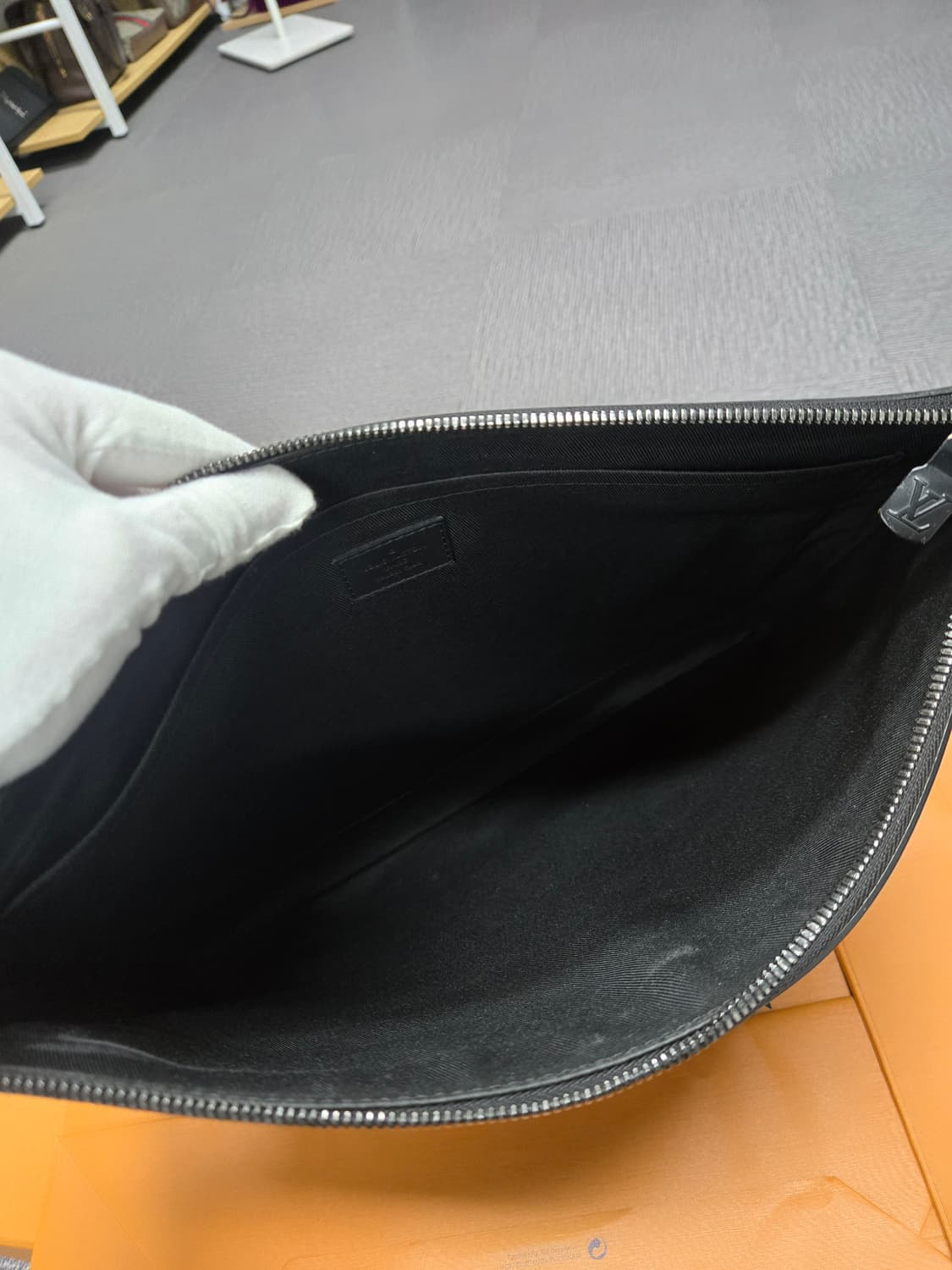 [특가][정품] 루이비통 쉐도우 클러치백 상품이미지8