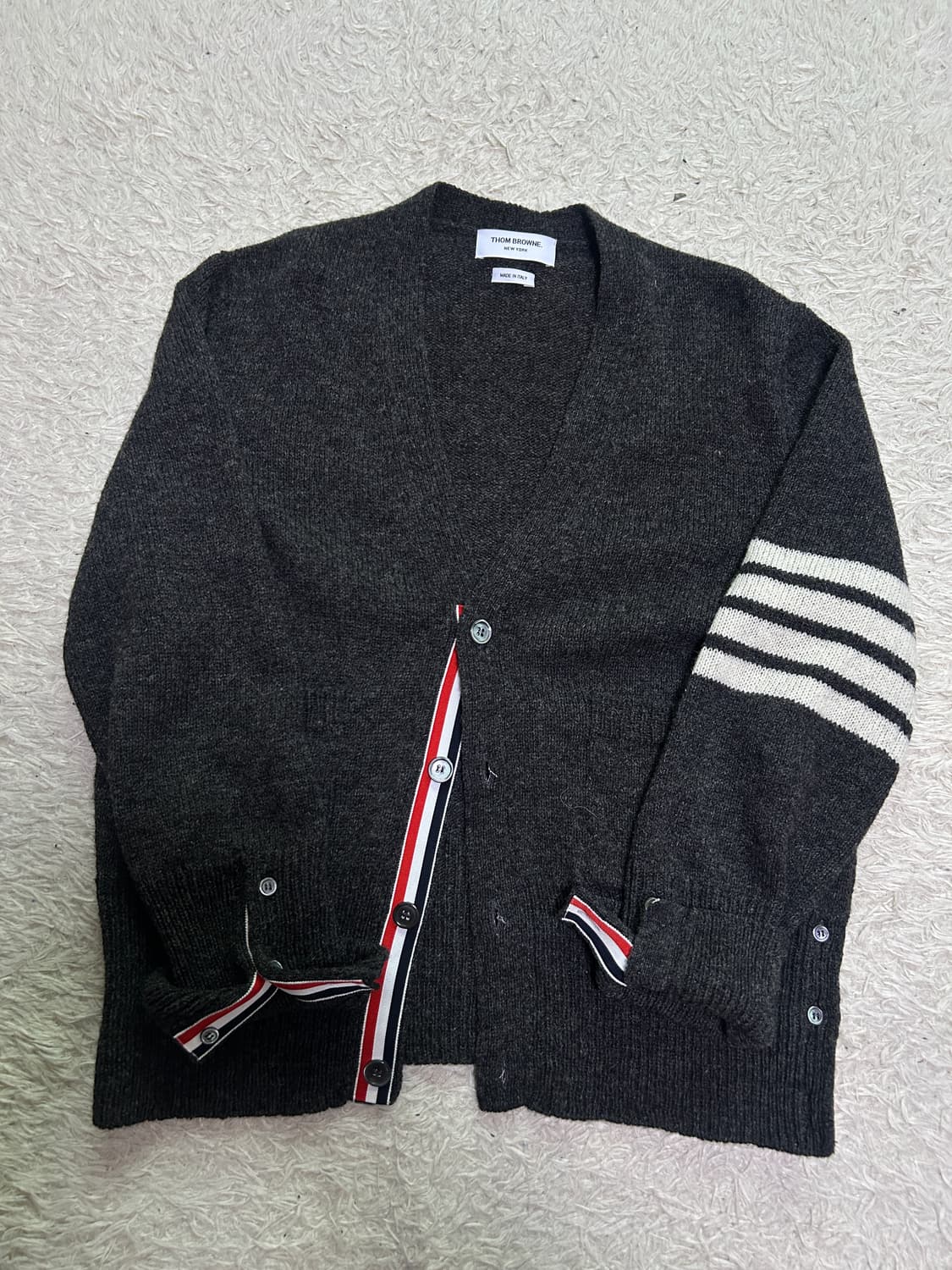 [새상품급, 3] 톰브라운 사선완장 셰틀랜드 가디건 상품이미지1