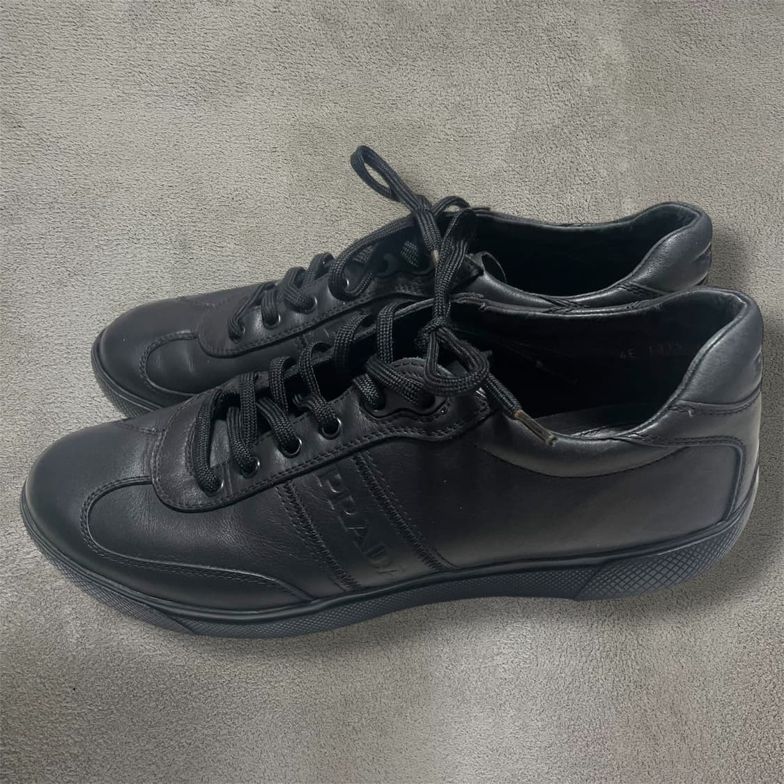 280~285) 프라다 로고 레더 가죽 스니커즈 신발 블랙 상품이미지3