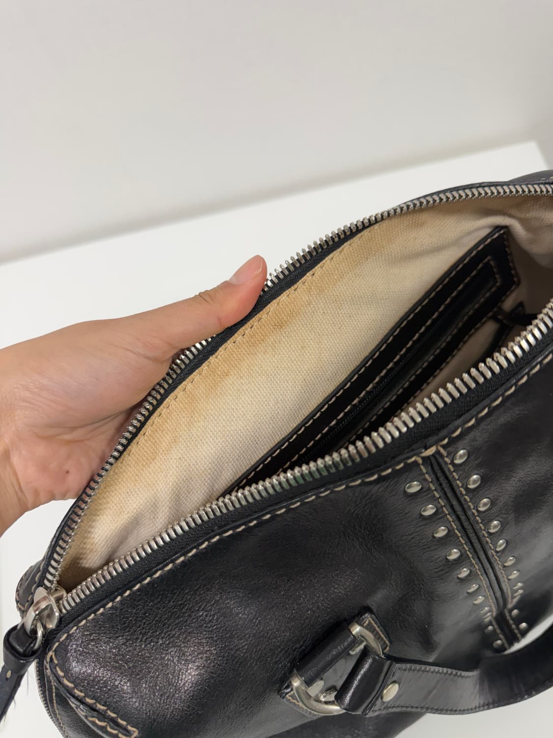 마이클코어스 블랙 스터드 백 상품이미지4