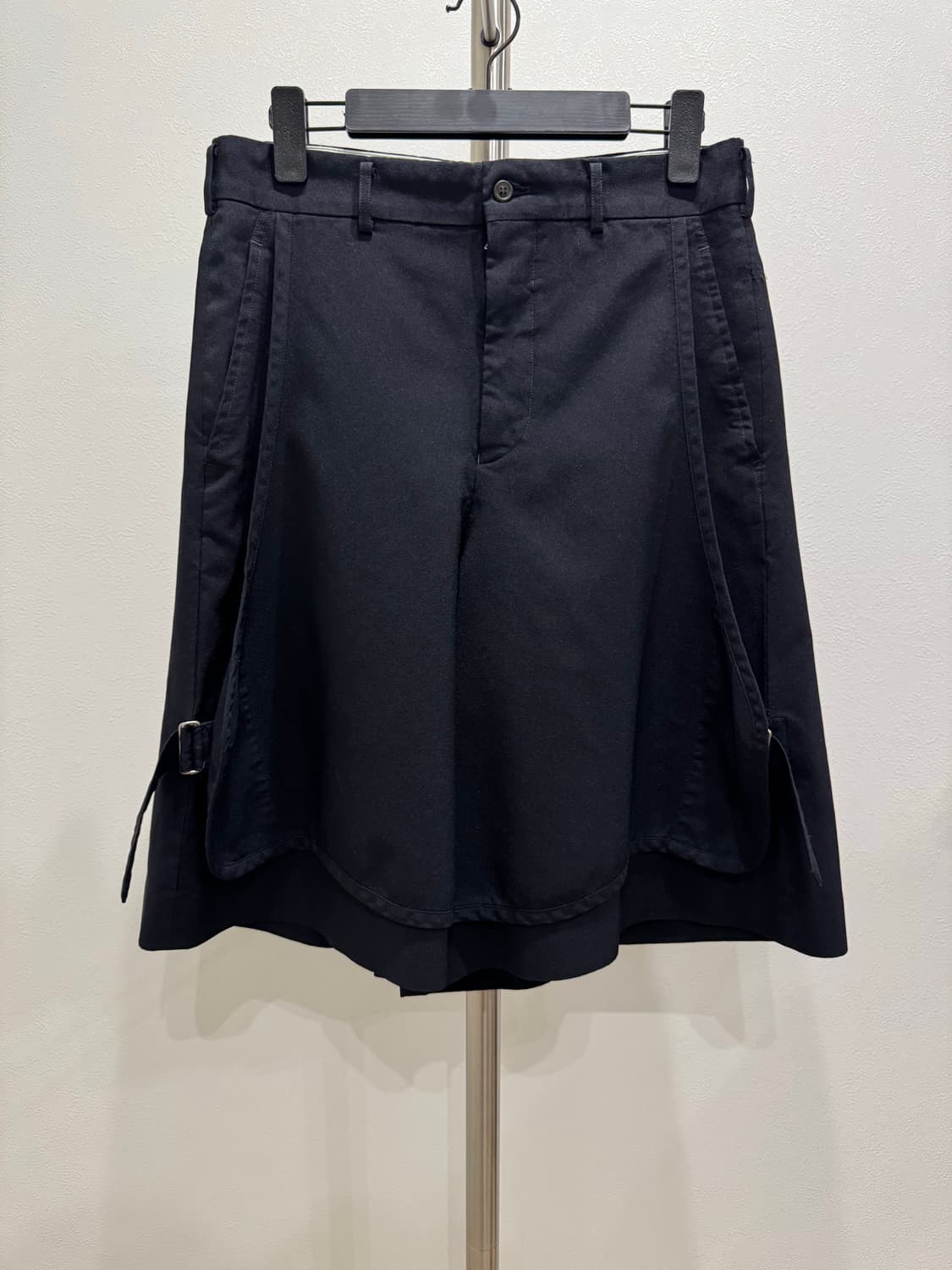 꼼데가르송 옴므 플러스 18ss 사이드 버클 레이어드 하프팬츠 상품이미지1