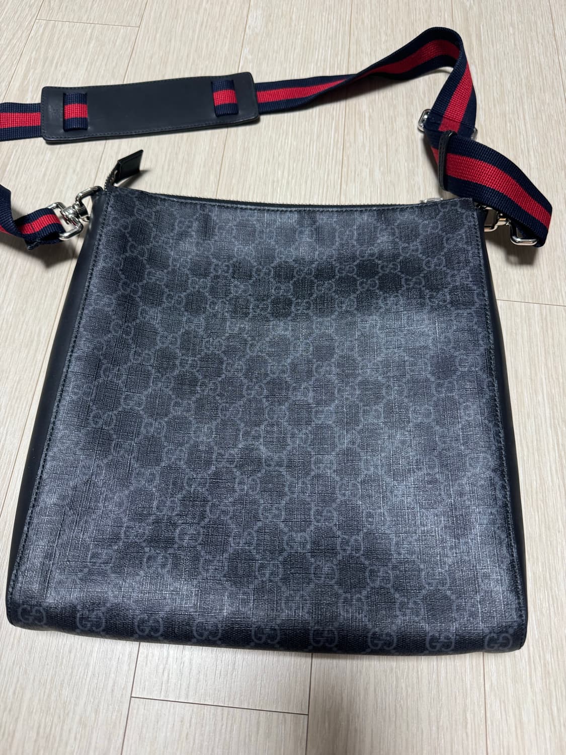 구찌 수프림 스네이크 타이거 크로스백 급처 상품이미지2