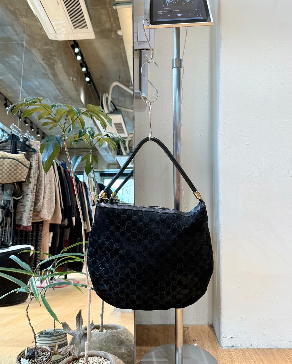 구찌 블랙 GG 스웨이드 호보백  상품이미지1