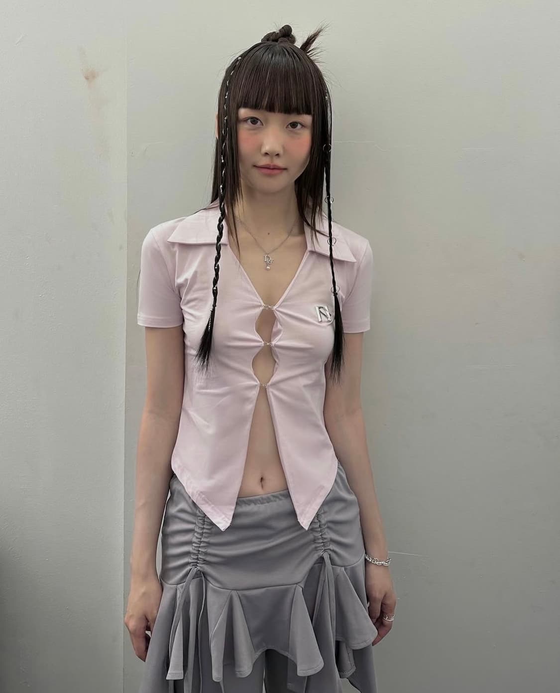 뉴얼린 엠블럼 롱 슬리브 셔츠 베이비핑크 베이직 상품이미지1