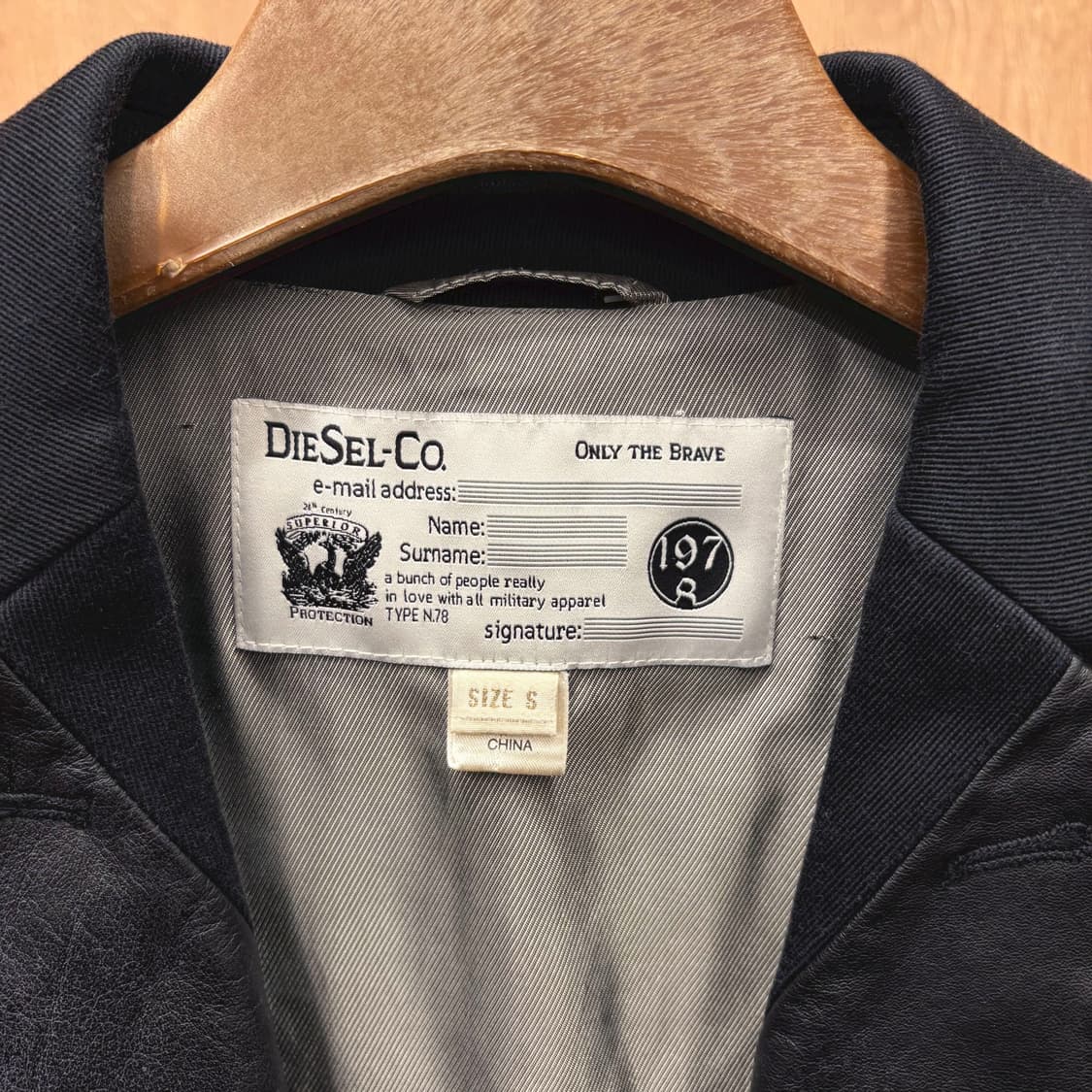 디젤 테일러드 자켓 노치드 라펠 가죽 트리밍 안감 라이닝 디테일 블랙 상품이미지9