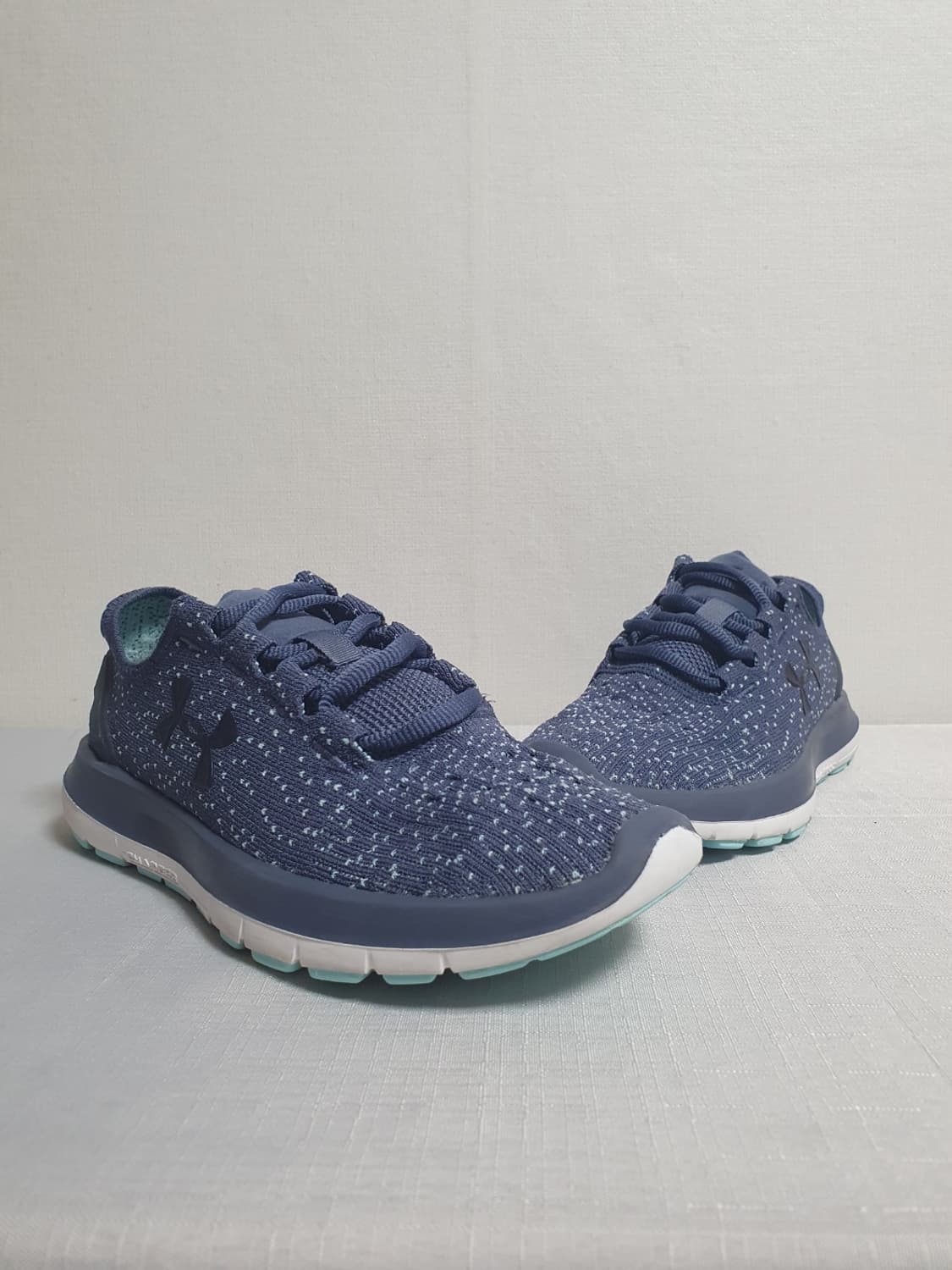택포 235mm 언더아머 러닝화 UA 차지드 인디고 펄 운동화 상품이미지5