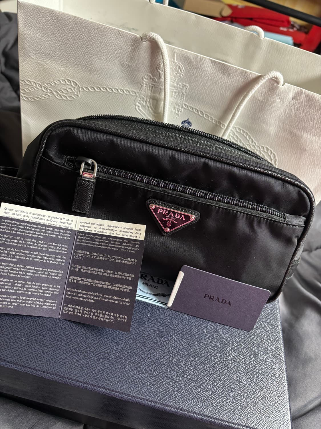 (정품 새상품)프라다 리나일론 앤 사피아노 레더 트래블 파우치 상품이미지1