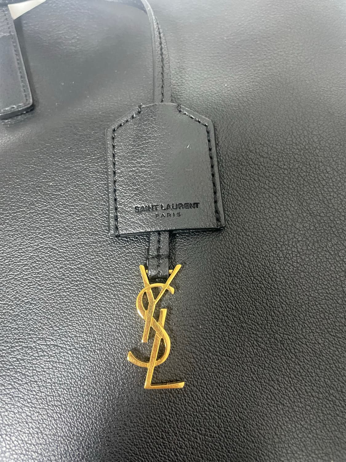 생로랑 이스트웨스트 레더 쇼퍼백 블랙(현대백화점본점구매) 상품이미지3