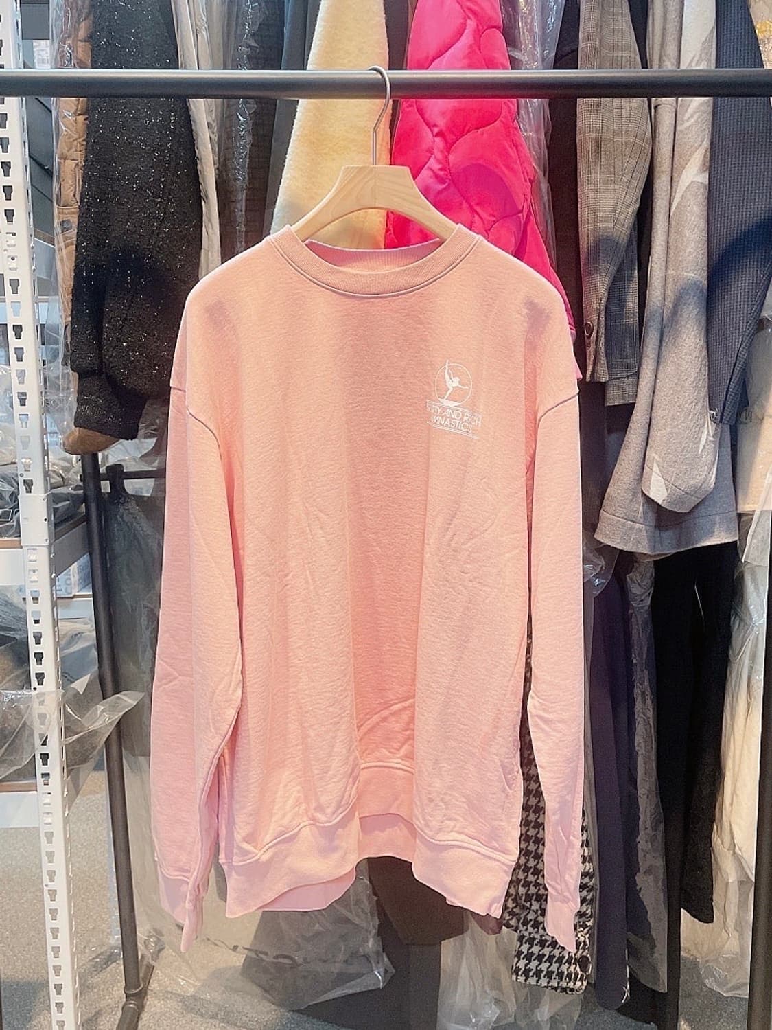 (정품/새상품) 스포티앤리치 공용 러너 핑크 약기모 맨투맨 상품이미지1