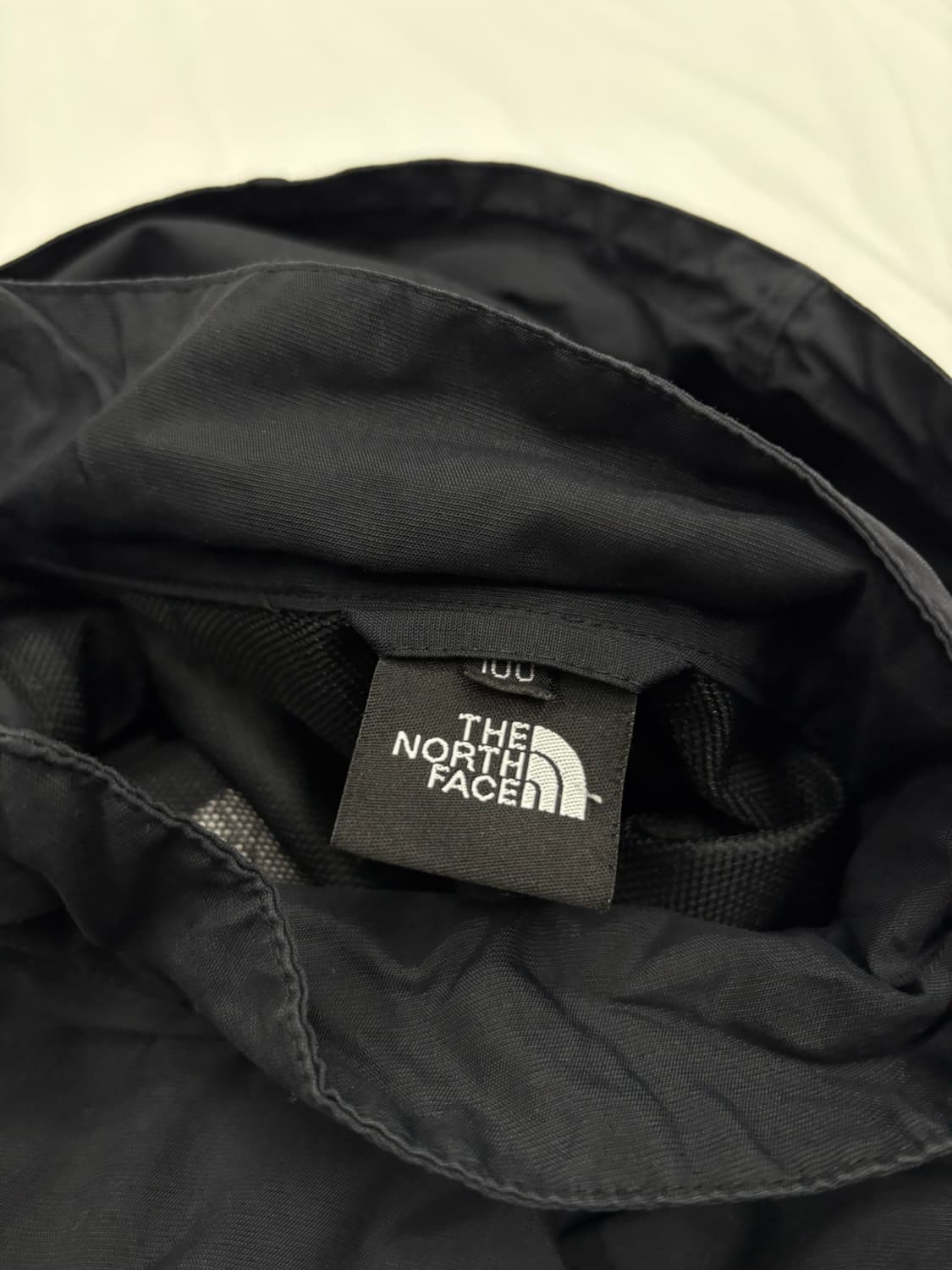 고프코어 노스페이스 올블랙 탈착 바람막이 Size: 100 상품이미지4