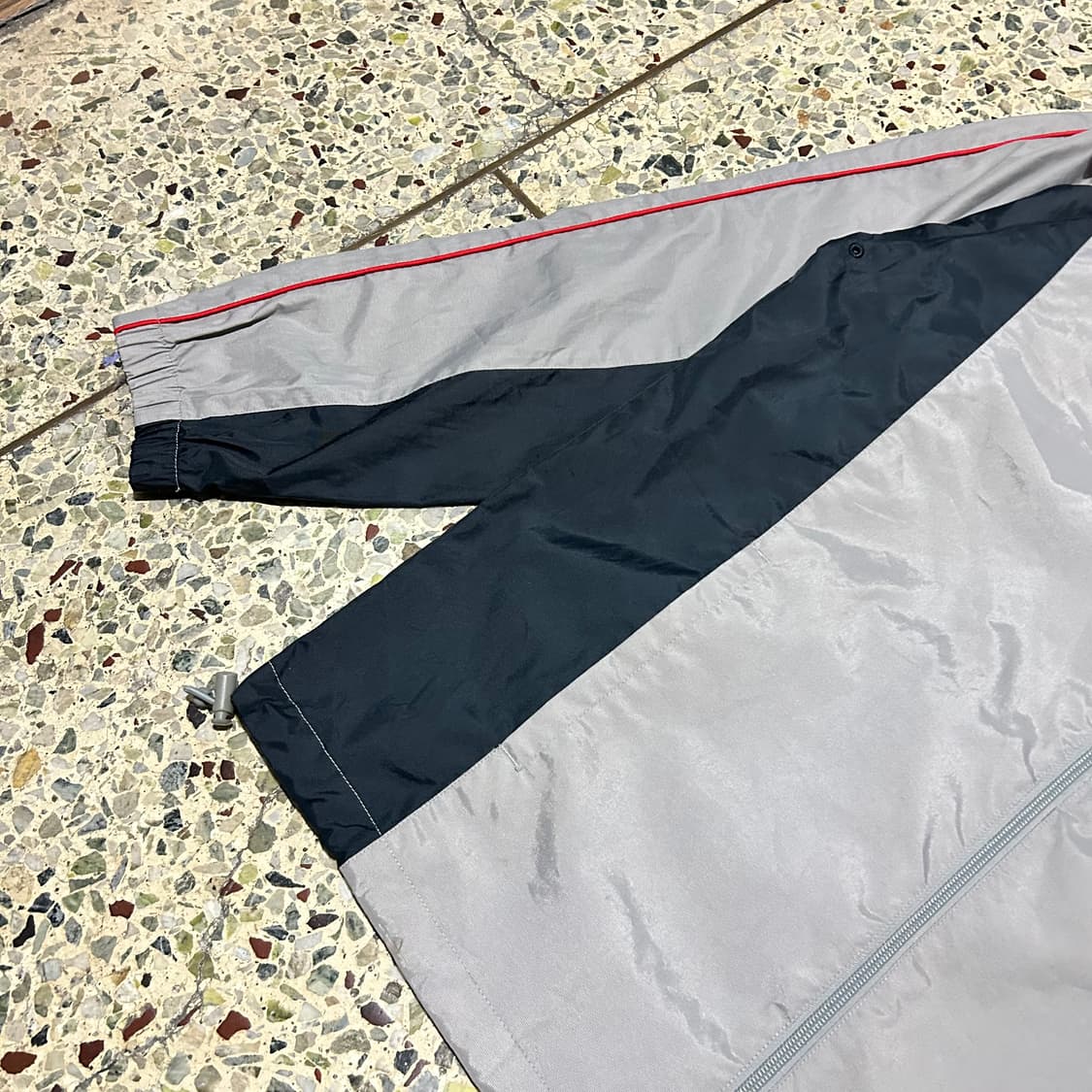 나이키(NIKE) 스우시 그레이 우븐 트랙탑 바람막이 상품이미지3