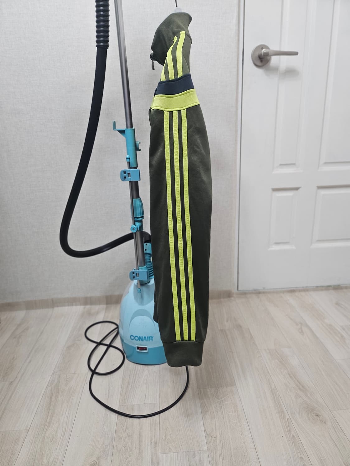 (100)L ☆초희귀☆ 아디다스 에센셜 [카키] 트랙탑져지 상품이미지4