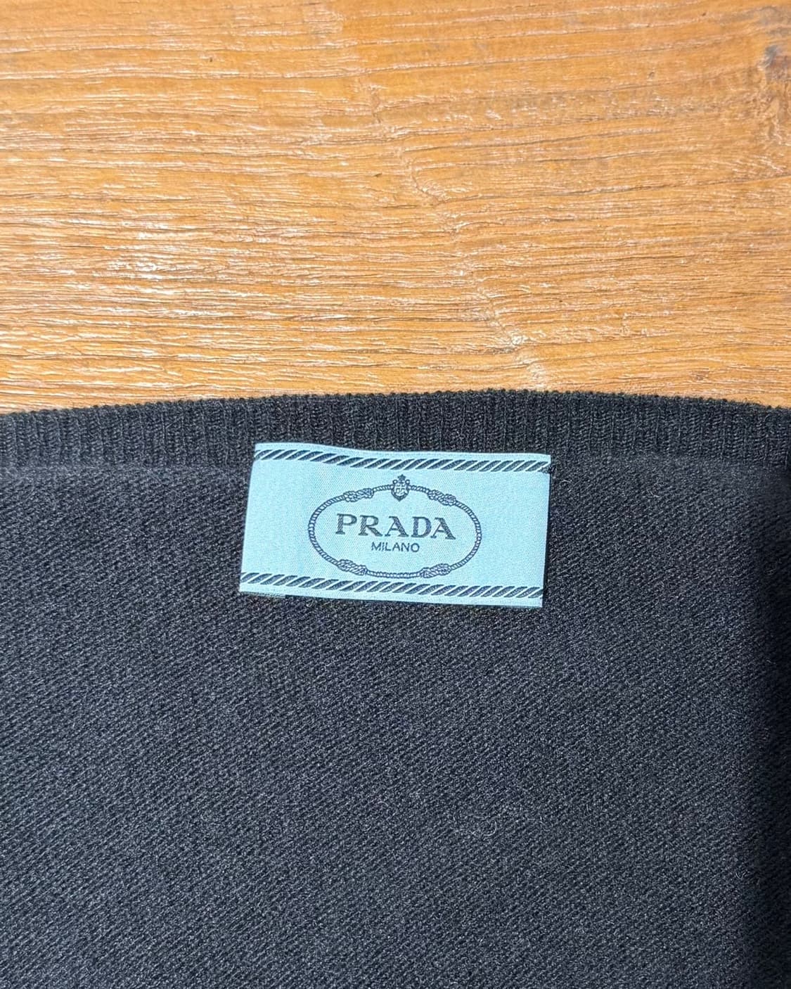 프라다 블랙 14fw 배색 딥 브이넥 니트 상품이미지7