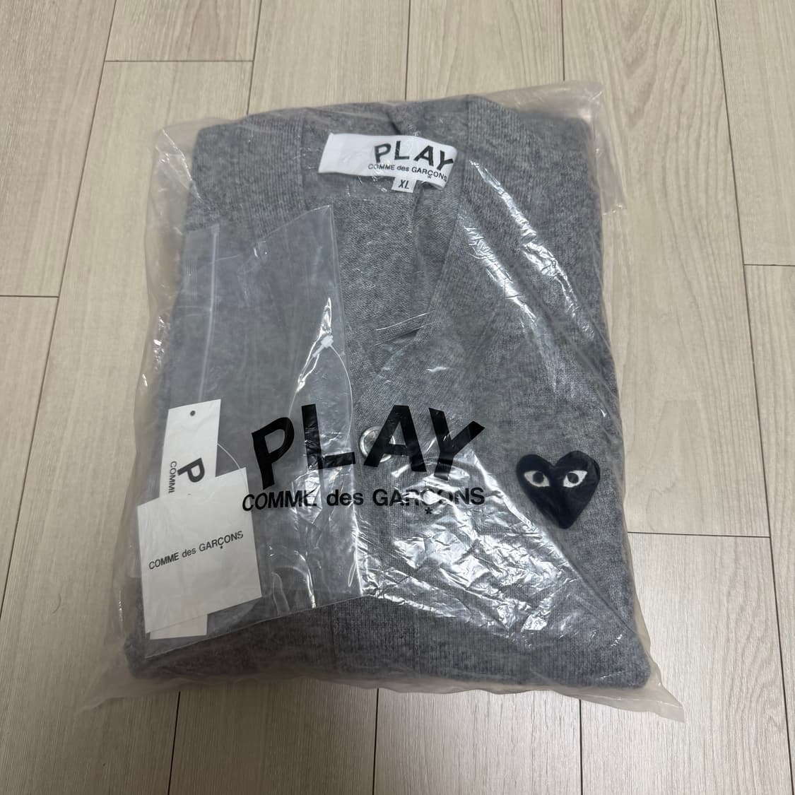 XL) 꼼데가르송 플레이 가디건 그레이 블랙 하트 상품이미지2