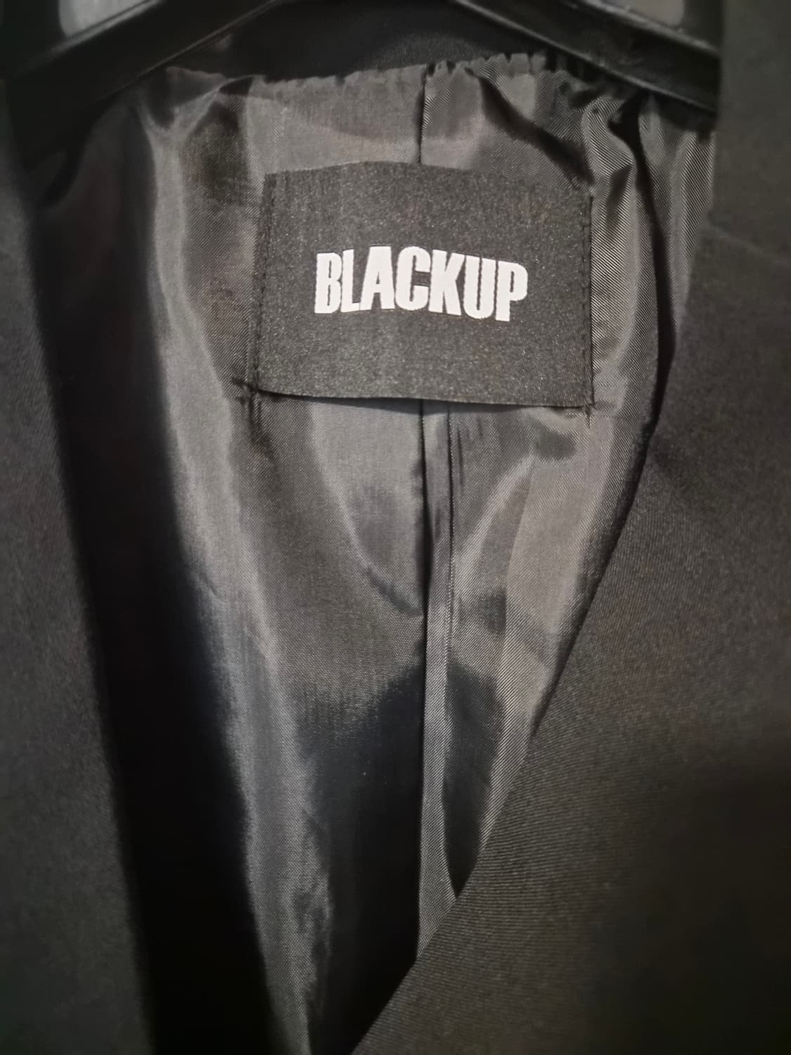 새상품 블랙업(BLACKUP)의 크롭 블레이저 자켓 상품이미지2