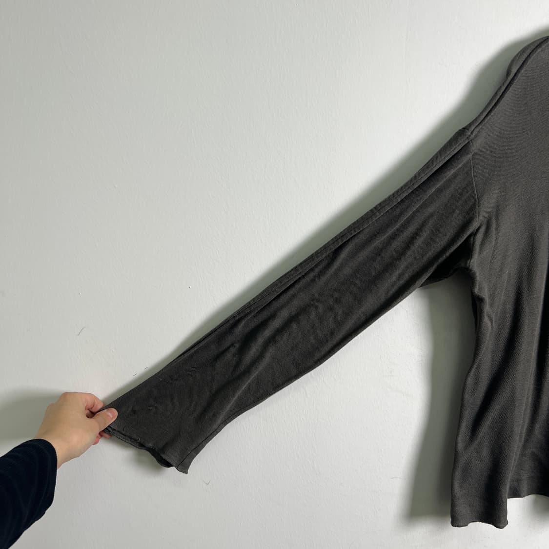 엠포리오 아르마니 다크 그레이 롱슬리브 L 상품이미지6