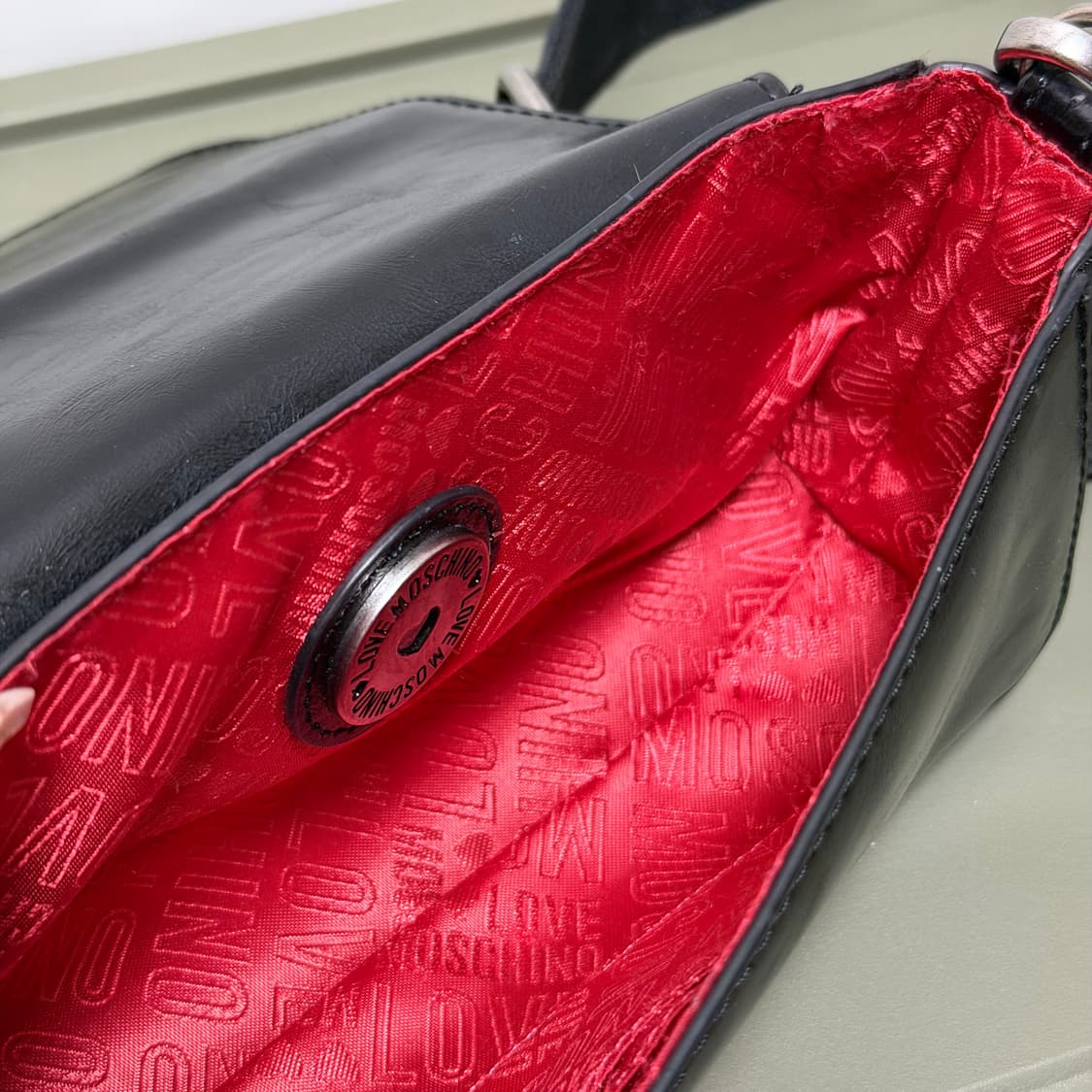 러브 모스키노 로고 플레이트 미니 크로스백 상품이미지3