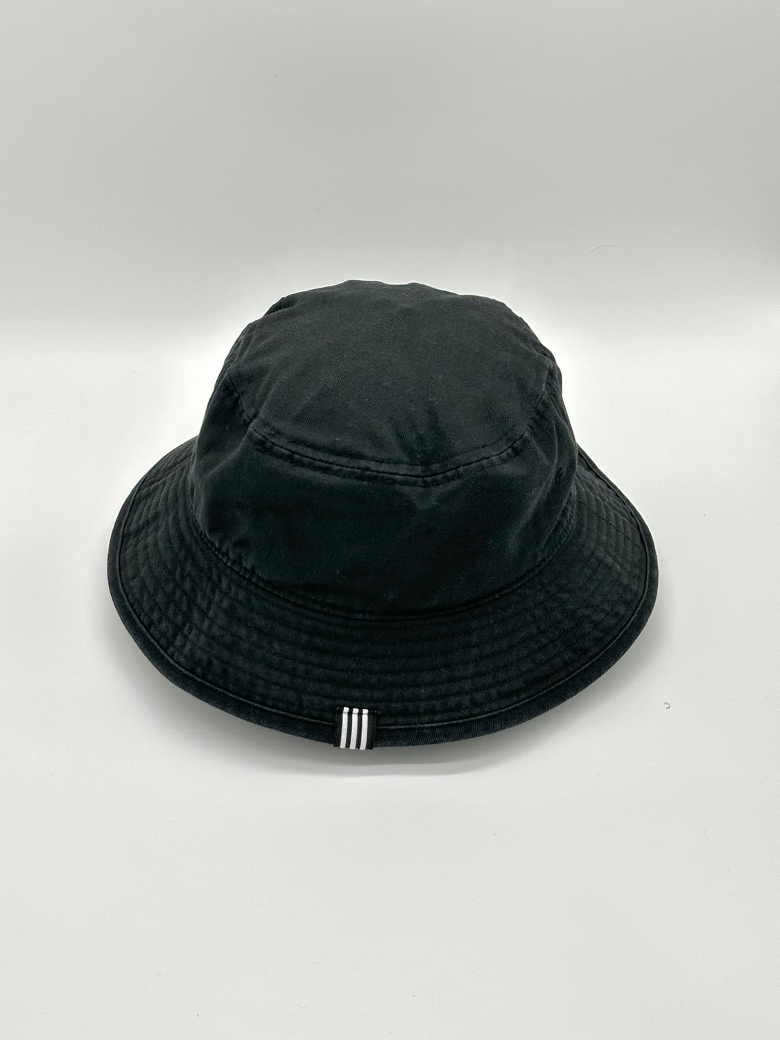 [M] 아디다스 로고 블랙 버킷햇 모자 상품이미지4