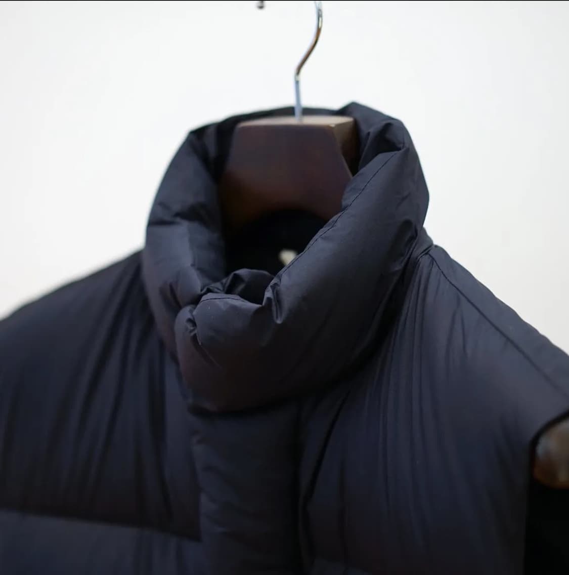 [4] AURALEE 오라리 슈퍼 라이트 나일론 립스탑 다운 베스트 상품이미지4